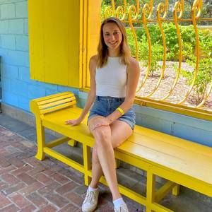 Meet your Posher, Nikkia